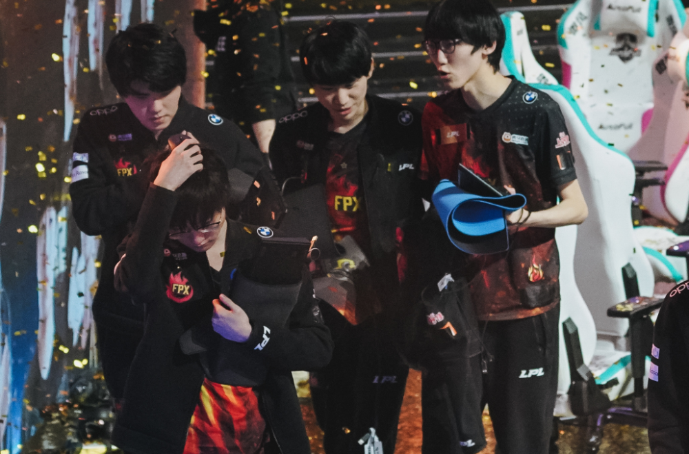 九游体育-Doinb在RNG比赛中高光表现马德里竞技围绕社区盾伤情更新，詹姆斯在MAD比赛中刷新纪录都惊呆了