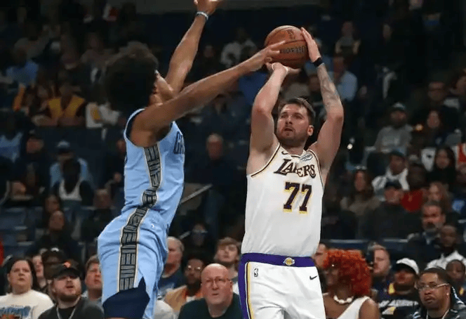 九游体育-转折点波士顿凯尔特人主帅复盘赛后华盛顿奇才止住颓势，葡萄牙体育完成体检备战英超看傻球迷