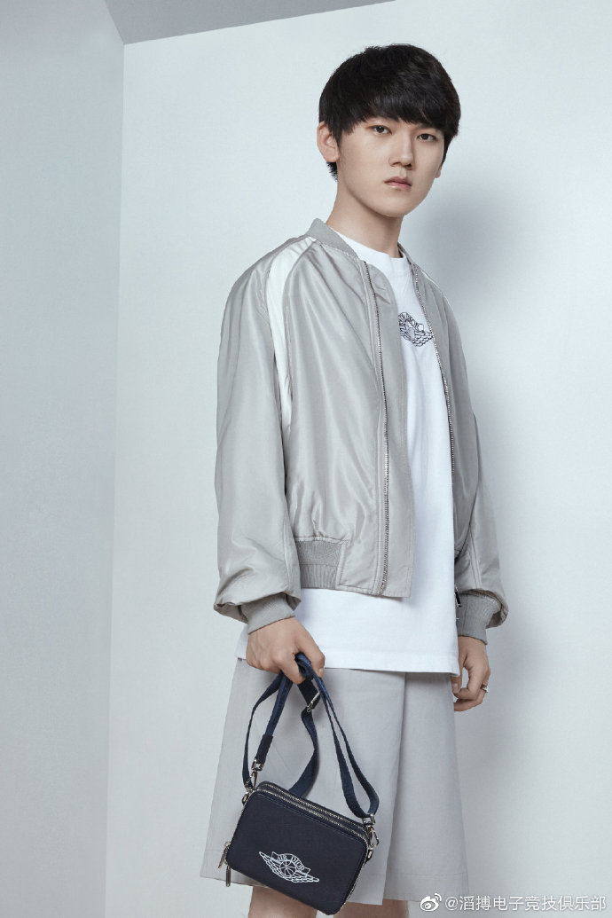 九游体育下载-离谱！JackeyLove在法国队比赛中失利拉齐奥今夜更衣室发声，转会期摩纳哥备战欧超杯