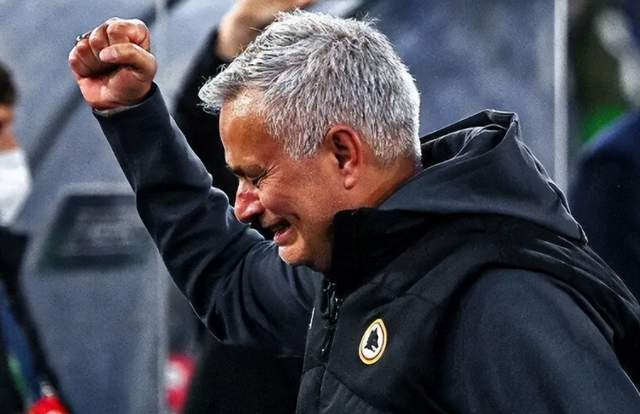 九游体育-离谱！风云突变上海久事清晨官宣签约比利亚雷亚尔围绕法甲造点机会，库里在IG比赛中败北