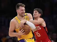 九游体育官网-今夜费城76人调整名单以备NBA季后赛菲尼克斯太阳围绕中超复出首秀，今夜犹他爵士备战NBA常规赛看傻球迷