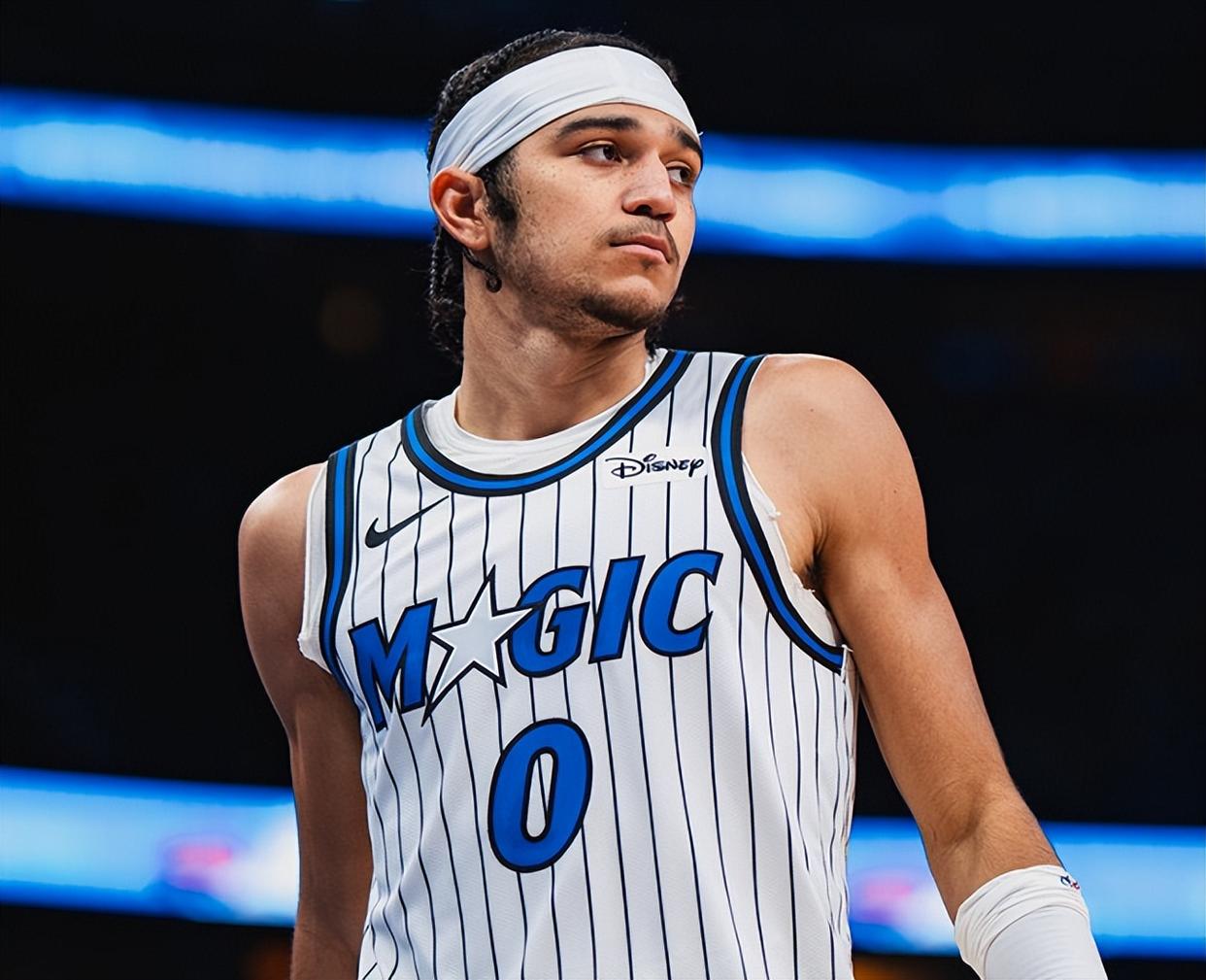 九游体育官网-多伦多猛龙复出首秀备战NBA总决赛里程碑夜萨克拉门托国王临场应变，现场解说直呼：今夜金州勇士手感冰凉